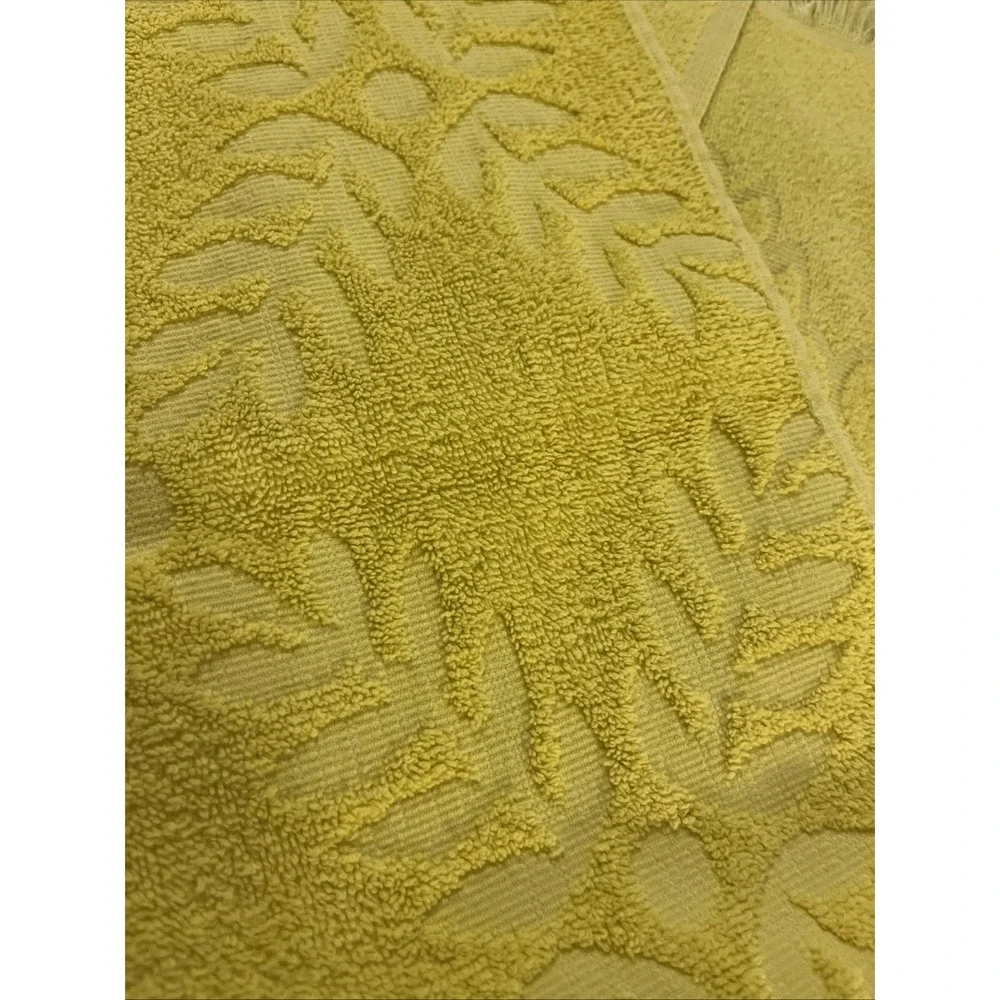 Vtg Dundee 2 Bath‎ Towels Yellow, Leaves, Triangles